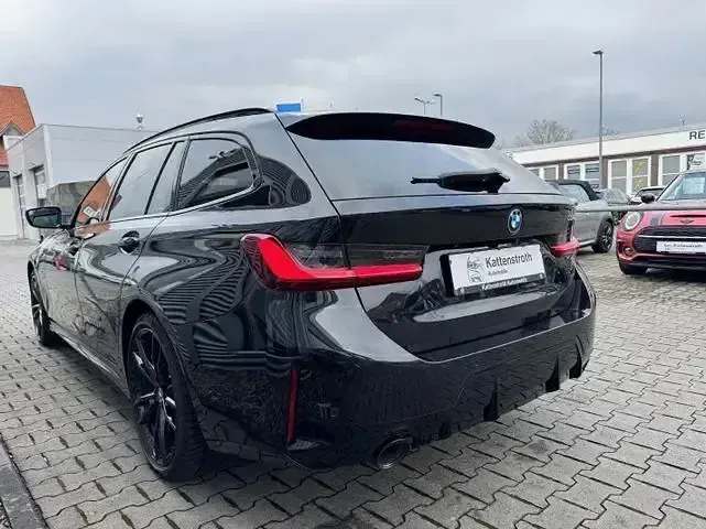 Gebraucht BMW 330e M Sport 292 PS (214 kW) 2022 Schwarz Kombi