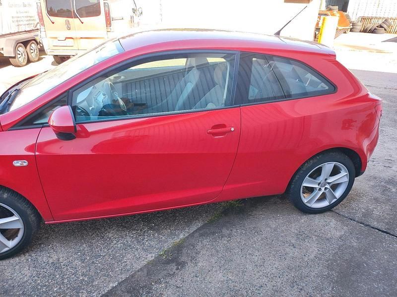 Rot Gebraucht 2009 Seat Ibiza Limousine | 2.999 € - Bild 1/4