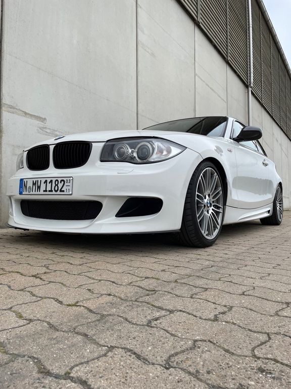 Weiß Gebraucht 2011 BMW 135 M Performance Kleinwagen | 19.500 € (Superpreis) - Bild 1/4
