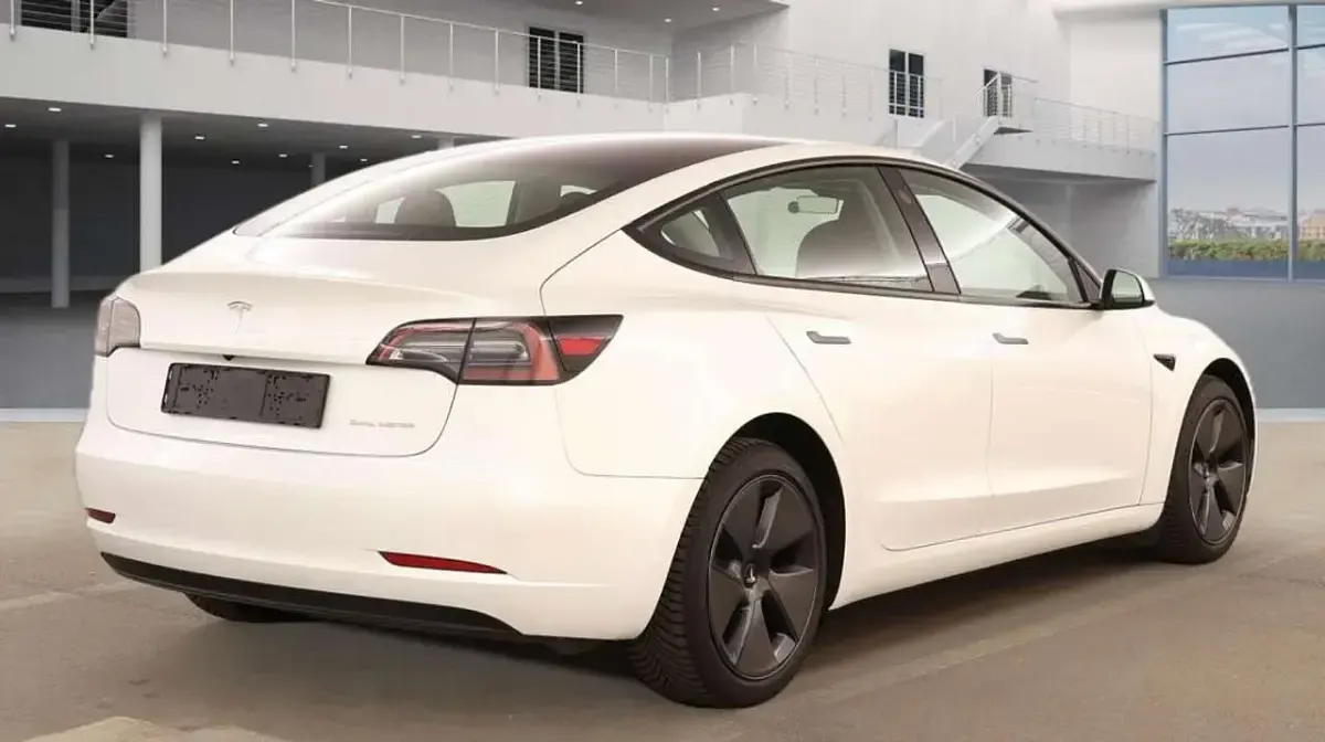 Käytetty Tesla Model 3 258 kW (351 HP) 2023 Valkoinen Sedan