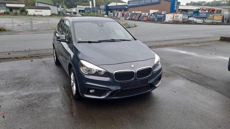 Grau Gebraucht 2015 BMW 220 Active Tourer Van / Kleinbus | 12.500 € (Fairer Preis) - Bild 1/4
