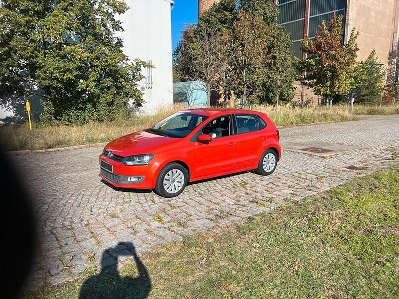 Orange Gebraucht 2011 VW Polo Limousine | 3.999 € (Fairer Preis) - Bild 1/4