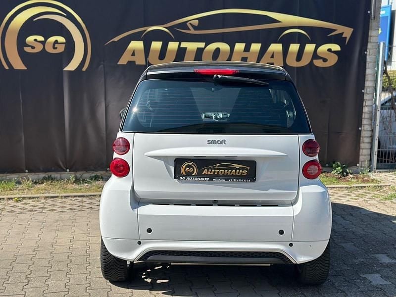 Gebraucht Smart ForTwo Coupé Basis 84 PS (61 kW) 2012 Tridionsicherheitszelle silbe Kleinwagen
