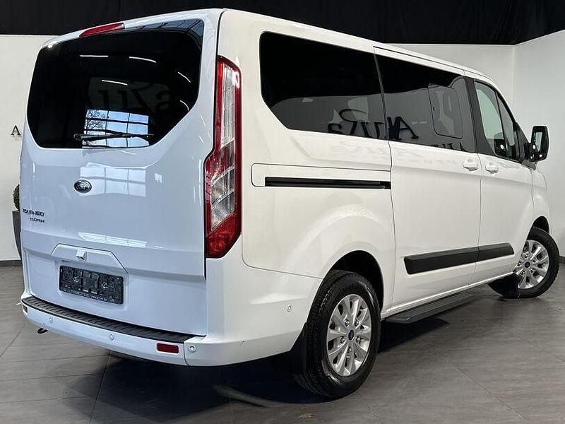 Gebraucht Ford Tourneo 150 PS (110 kW) 2022 Frostweiã Van / Kleinbus