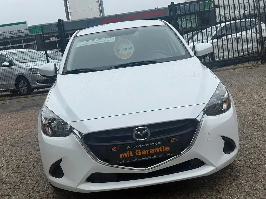 Gebraucht Mazda 2 Center-Line 75 PS (55 kW) 2016 Weiß Limousine