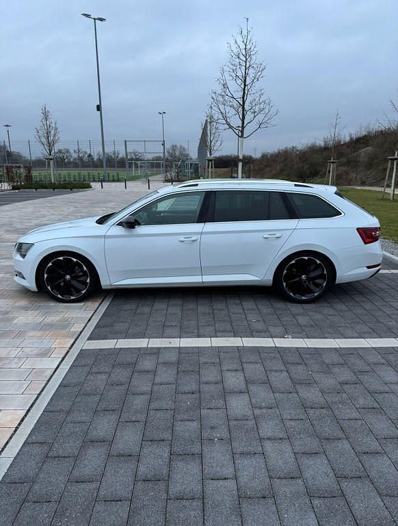 Weiß Gebraucht 2016 Skoda Superb Style Kombi | 12.900 € (Guter Preis) - Bild 1/4