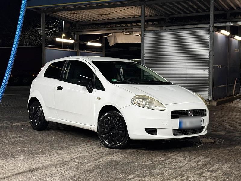 Weiß Gebraucht 2009 Fiat Punto Kleinwagen | 750 € (Guter Preis) - Bild 1/4