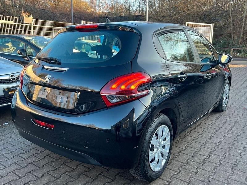 Gebraucht Peugeot 208 Active Top 82 PS (60 kW) 2018 Schwarz Kleinwagen