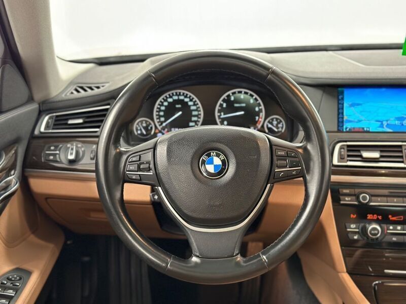 Gebraucht BMW 750 408 PS (300 kW) 2010 Beige Limousine