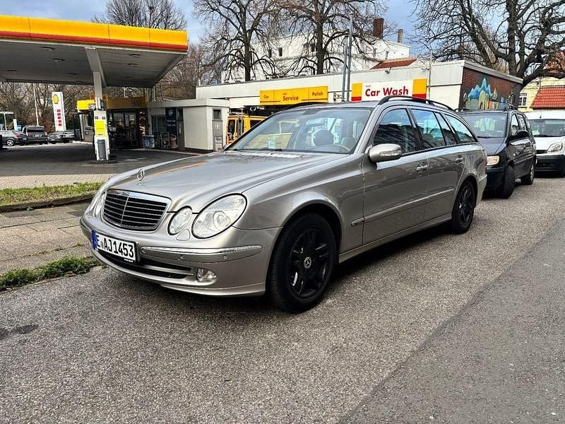 Grau Gebraucht 2004 Mercedes E320 Avantgarde Limousine | 2.850 € (Guter Preis) - Bild 1/4