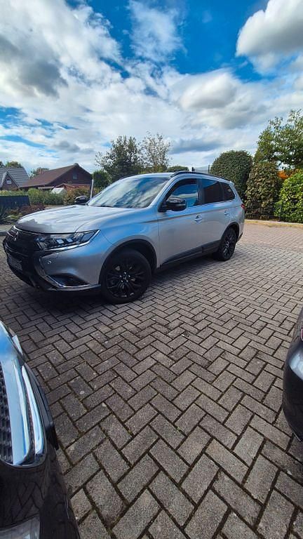 Silber Gebraucht 2019 Mitsubishi Outlander Diamant Edition SUV | 20.400 € (Fairer Preis) - Bild 1/4