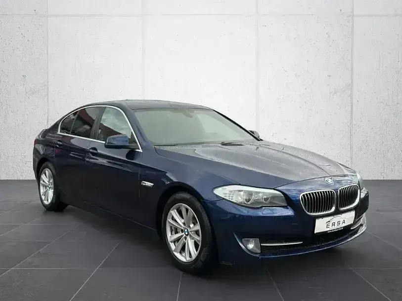 Second-hand BMW 525 218 CP (160 kW) 2013 Albastru Berlinǎ