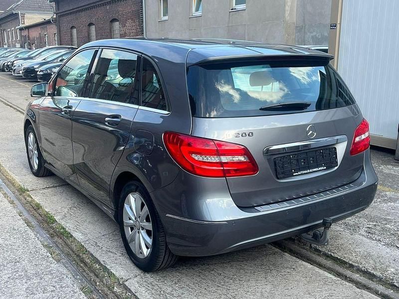 Gebraucht Mercedes B200 156 PS (114 kW) 2013 Grau Van / Kleinbus