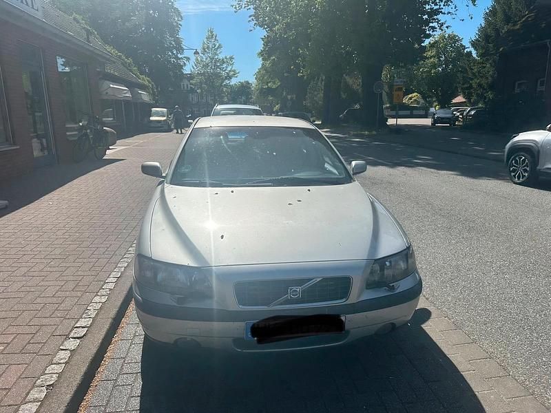 Silber Gebraucht 2004 Volvo S60 Limousine | 2.000 € (Fairer Preis) - Bild 1/2