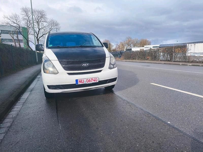 Gebraucht Hyundai H-1 170 PS (125 kW) 2011 Weiß Van / Kleinbus