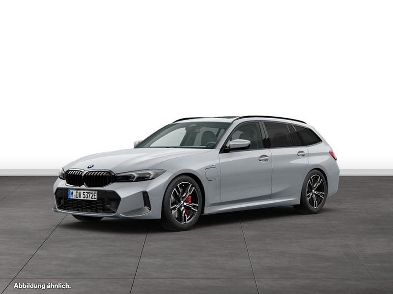 Grau Gebraucht 2024 BMW 330e Kombi | 57.840 € - Bild 1/2