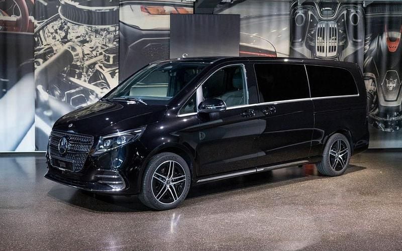 Obsidianschwarz metallic Neu 2025 Mercedes V300 Exclusive Van / Kleinbus | 101.745 € (Superpreis) - Bild 1/4