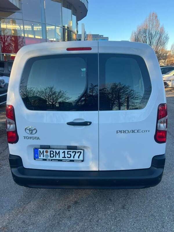 Weiß Gebraucht 2023 Toyota Proace Verso City Kombi | 21.500 € (Guter Preis) - Bild 1/4