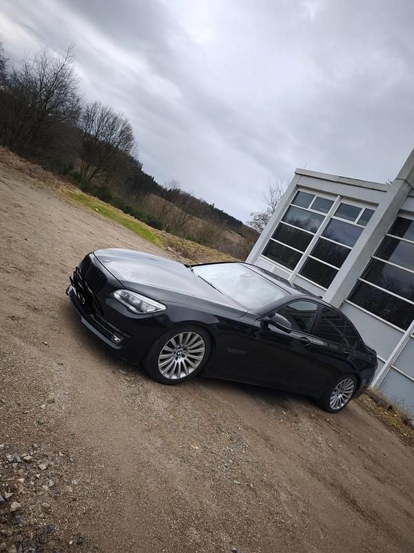 Schwarz Gebraucht 2015 BMW 740 Limousine | 17.000 € (Guter Preis) - Bild 1/4