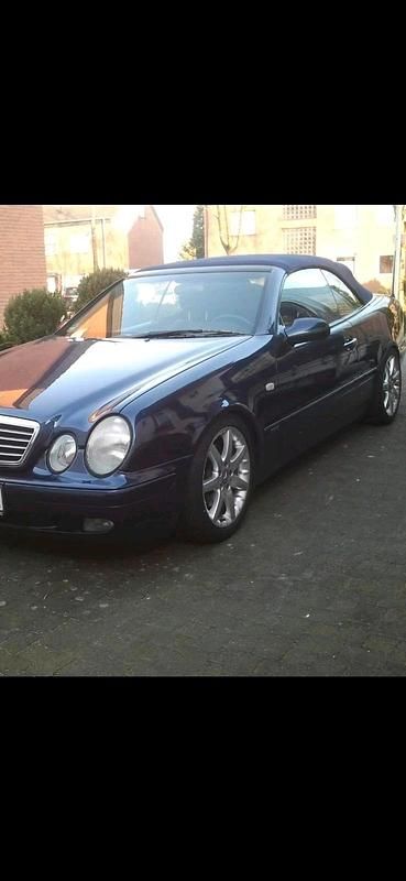 Blau Gebraucht 1999 Mercedes CLK230 Cabrio | 5.000 € (Fairer Preis) - Bild 1/4