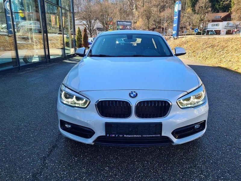 Gebraucht BMW 118 Sport Line 136 PS (100 kW) 2018 Mineralweiss metallic Kleinwagen