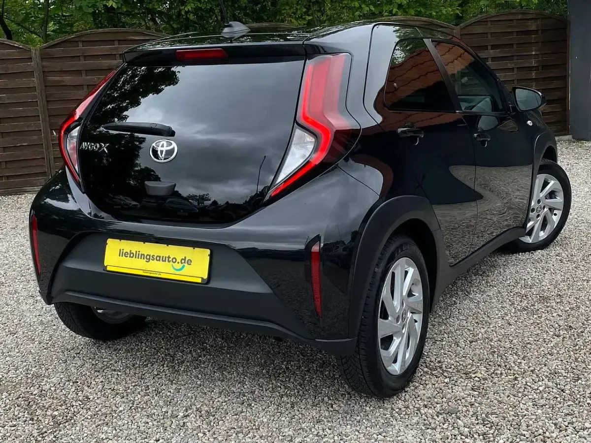 Gebraucht Toyota Aygo X Team 72 PS (52 kW) 2023 Schwarz SUV
