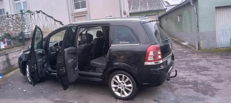 Gebraucht Opel Zafira 150 PS (110 kW) 2008 Schwarz Van / Kleinbus