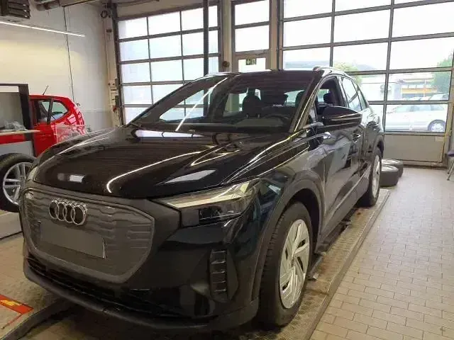 Gebraucht Audi Q4 e-tron Comfort 150 kW (204 PS) 2023 Schwarz SUV