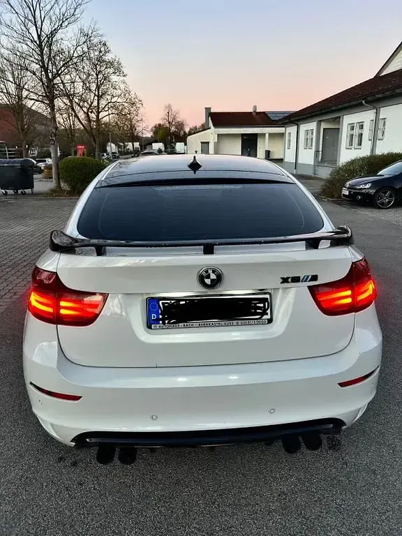 Używany BMW X6 M Performance 555 KM (408 kW) 2010 Biały SUV