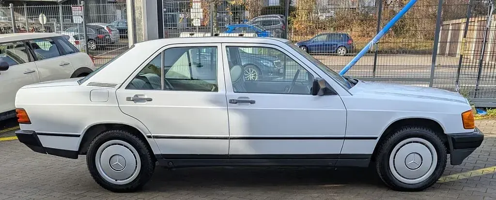 Gebraucht Mercedes 190 160 PS (117 kW) 1987 Weiß Limousine