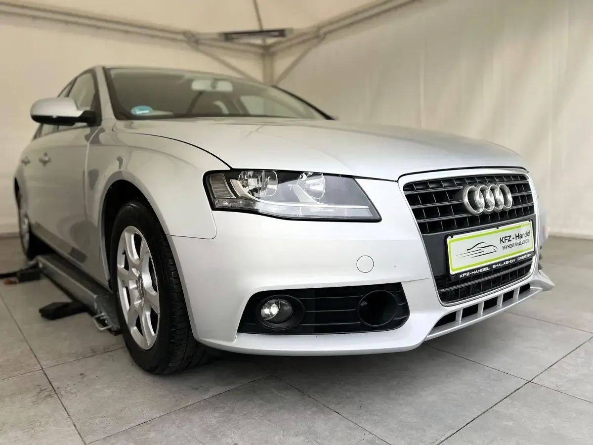 Używany Audi A4 Attraction 120 KM (88 kW) 2010 Srebrny Sedan/Limuzyna