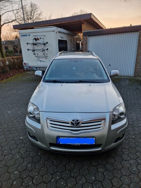 Silber Gebraucht 2009 Toyota Avensis Kombi | 5.500 € (Guter Preis) - Bild 1/4