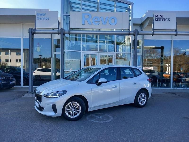 Mineralweiss metallic Gebraucht 2023 BMW 218 Active Tourer Van / Kleinbus | 24.380 € (Guter Preis) - Bild 1/4