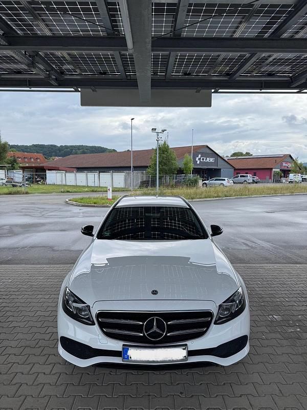 Weiß Gebraucht 2020 Mercedes E300 Kombi | 27.500 € (Guter Preis) - Bild 1/4