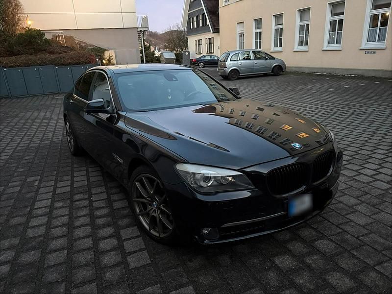 Gebraucht BMW 740 306 PS (225 kW) 2012 Schwarz Limousine