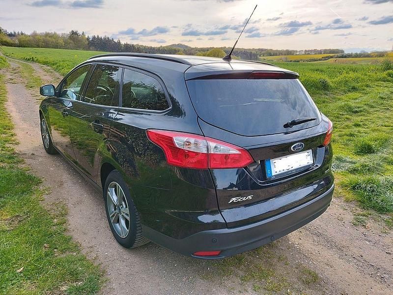 Usata Ford Focus 105 CV (77 kW) 2013 Nero Berlina