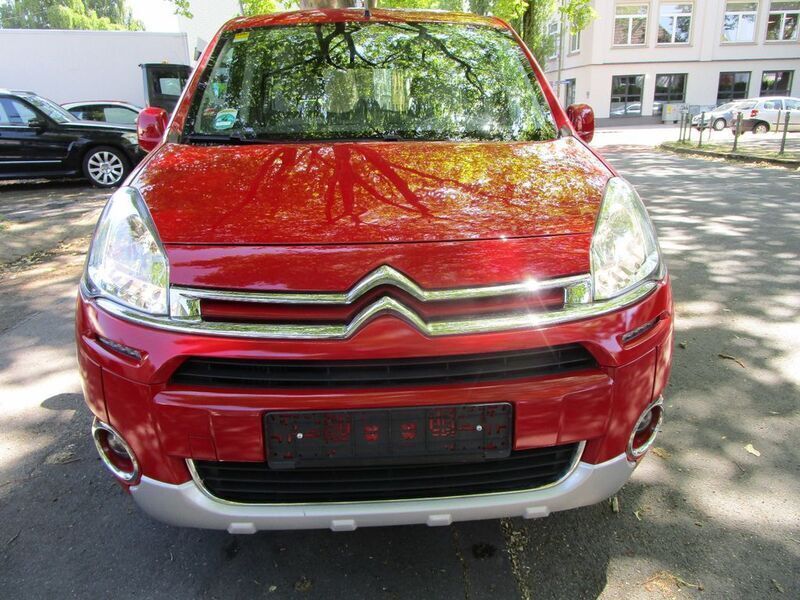 Rot Gebraucht 2015 Citroën Berlingo SELECTION Van / Kleinbus | 9.990 € (Fairer Preis) - Bild 1/4