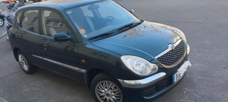 Grün Gebraucht 2004 Daihatsu Sirion Kleinwagen | 1.850 € - Bild 1/4
