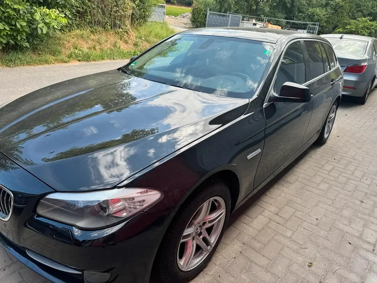 Gebraucht BMW 520 184 PS (135 kW) 2011 Schwarz Kombi