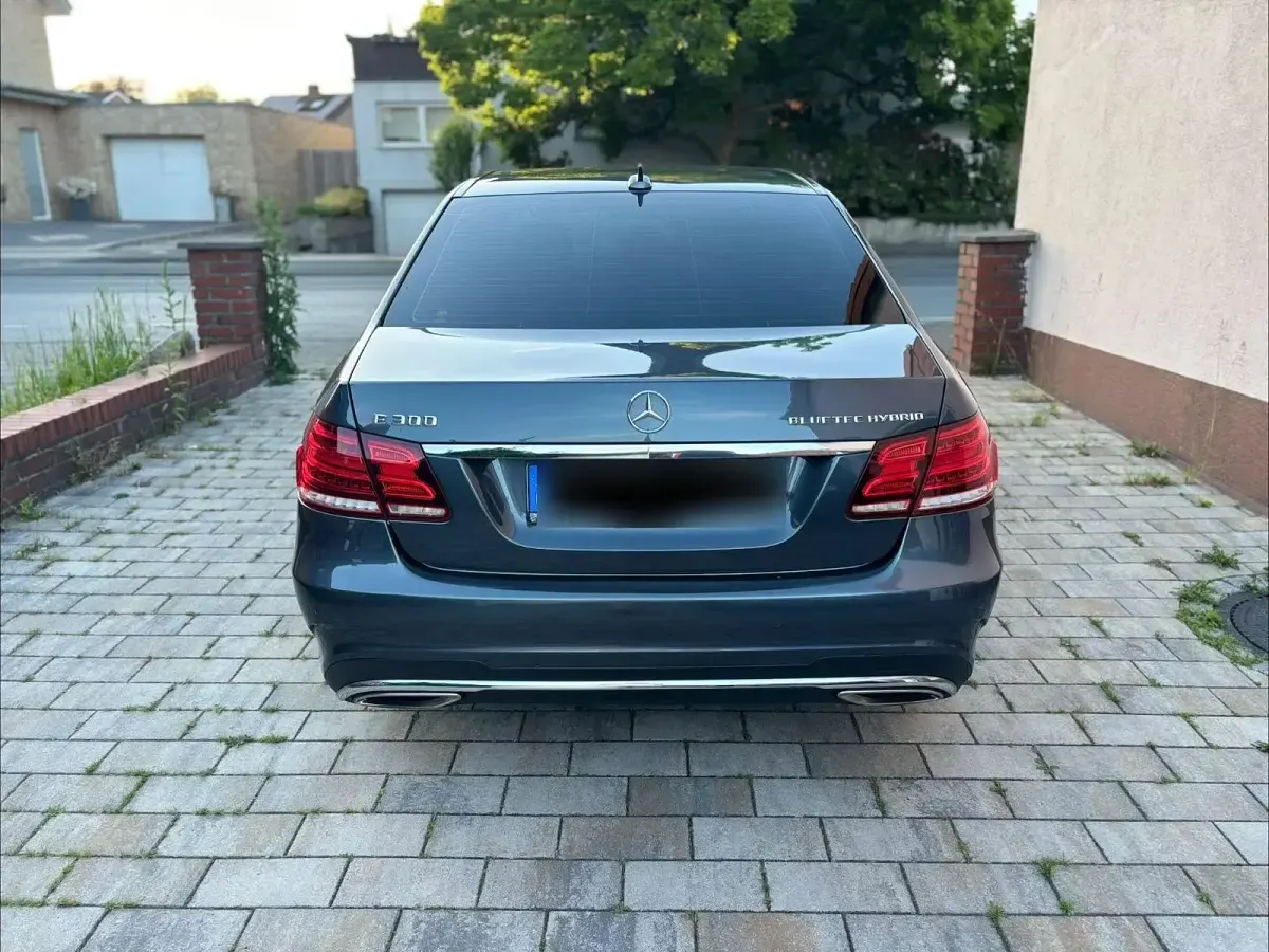 Gebraucht Mercedes E300 204 PS (150 kW) 2014 Grau Limousine