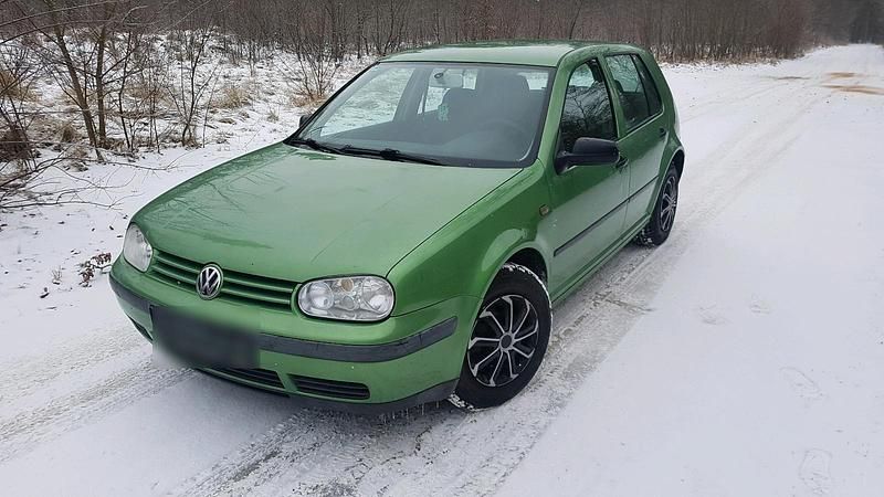 Grün Gebraucht 1997 VW Golf IV Kleinwagen | 1.450 € (Fairer Preis) - Bild 1/4