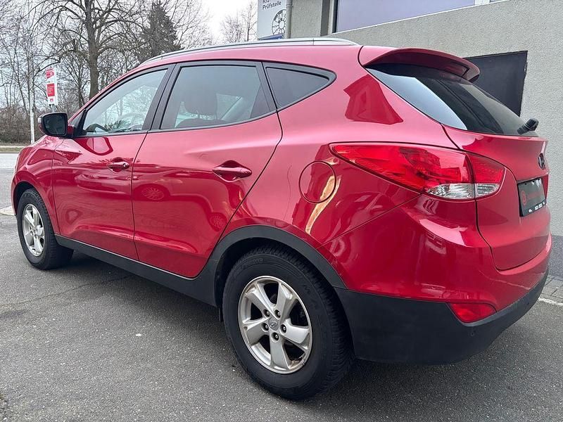Gebraucht Hyundai ix35 135 PS (99 kW) 2015 Rot SUV