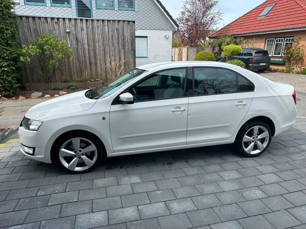 Gebraucht Skoda Rapid 105 PS (77 kW) 2014 Weiß Kleinwagen
