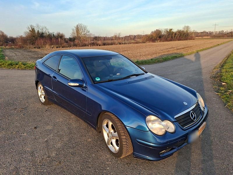 Gebraucht Mercedes C200 163 PS (119 kW) 2001 Blau Coupé