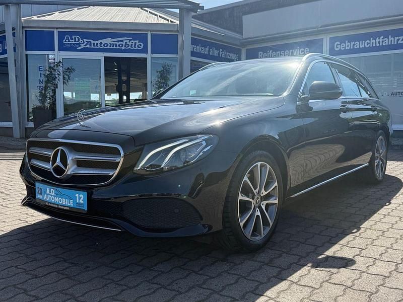 Schwarz Gebraucht 2018 Mercedes E200 Avantgarde Limousine | 25.990 € (Fairer Preis) - Bild 1/4