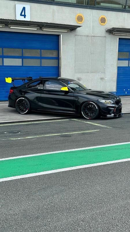 Schwarz Gebraucht 2018 BMW M2 Coupé | 75.990 € - Bild 1/4