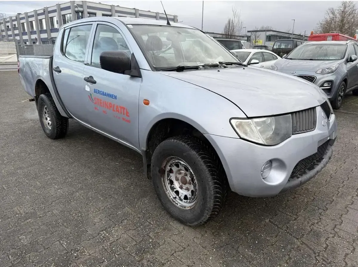 Gebraucht Mitsubishi L200 Instyle 116 PS (85 kW) 2009 Grau Pickup