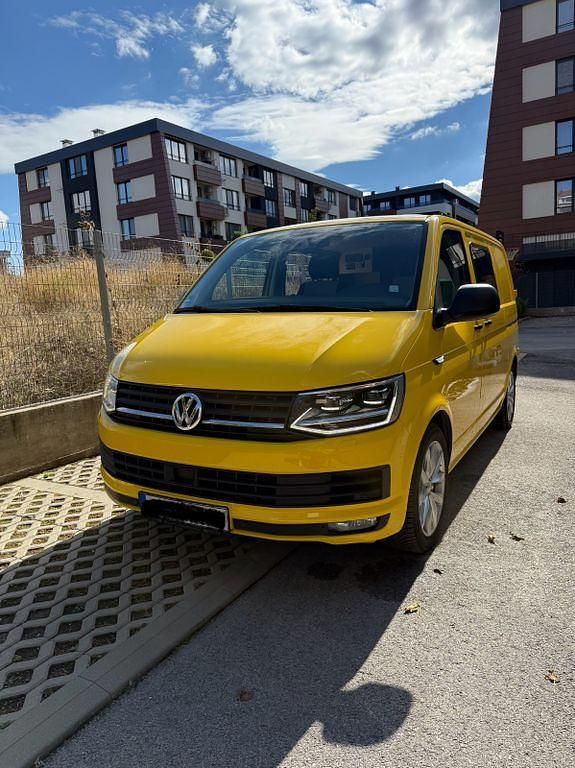 Gelb Gebraucht 2017 VW Multivan Van | 22.999 € - Bild 1/4