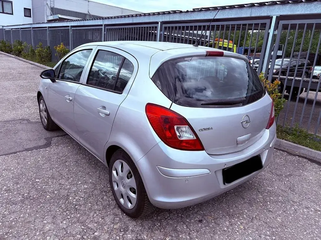 Gebraucht Opel Corsa Edition 80 PS (58 kW) 2008 Silber Kleinwagen