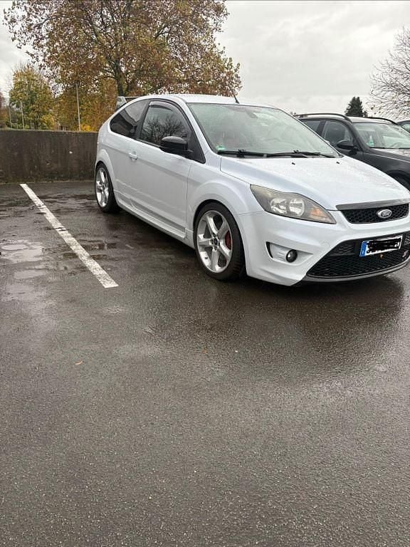 Weiß Gebraucht 2008 Ford Focus ST Limousine | 7.500 € (Fairer Preis) - Bild 1/4